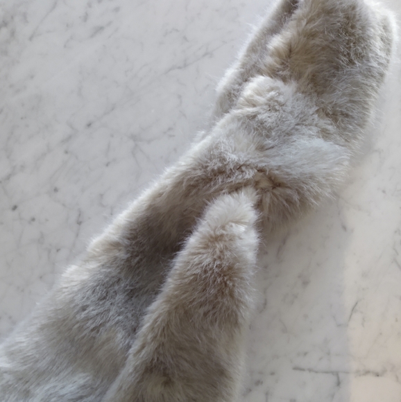 Restoration Hardware Luxe Faux Fur Scarf Grey Cream - Picture 6 of 8